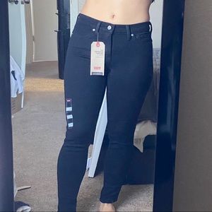 Levi’s 311 Shaping Skinny Ankle length black jean